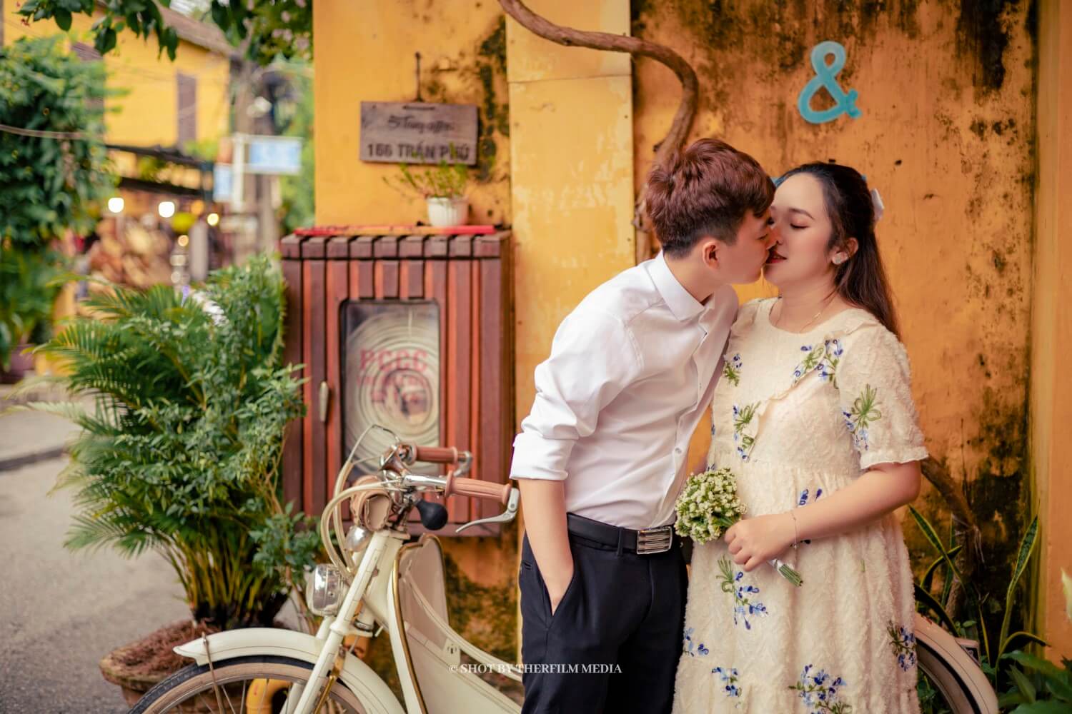 thuê thợ chụp ảnh ngoại cảnh hội an